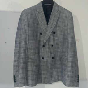 Reiss Gray Sport Coat with Classic Plaid Design Size 44R